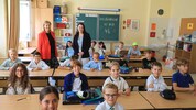 Bildungsdirektorin Elisabeth Fuchs (links) und Neos-Gemeinderätin Dolores Bakos besuchten eine ...