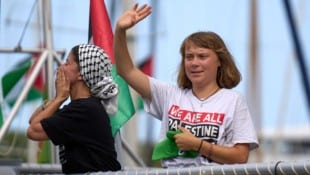 Greta Thunberg stach mit der Gaza-Hilfsflotte am Sonntagabend in See. Am Montag drehte man ...
