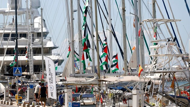 Die aus 51 Booten bestehende humanitäre Mission ist in internationalen Gewässern südlich von ...