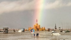 Auf dem Burning Man Festival ist eine Frau überraschend Mutter geworden.