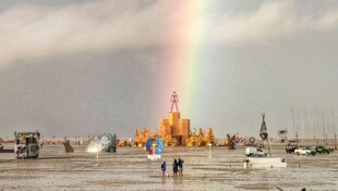 Auf dem Burning Man Festival ist eine Frau überraschend Mutter geworden.