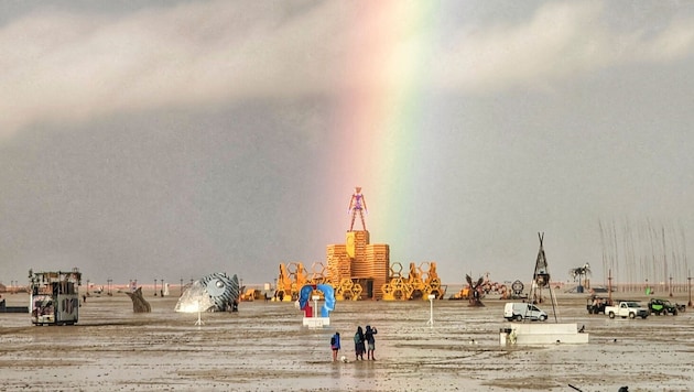 Auf dem Burning Man Festival ist eine Frau überraschend Mutter geworden.