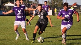 Neukirchen (schwarz-grau) war Pinsdorf im Derby stets einen Schritt voraus.
