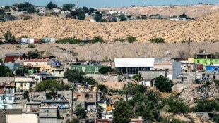 Der Blick auf Ciudad Juarez von der Autobahn El Paso, US-Bundesstaat Texas, aus gesehen.