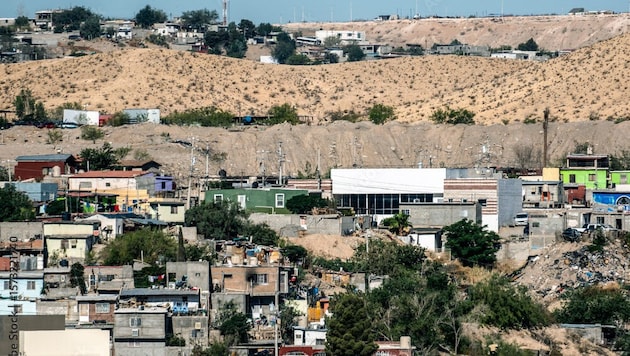 Der Blick auf Ciudad Juarez von der Autobahn El Paso, US-Bundesstaat Texas, aus gesehen.