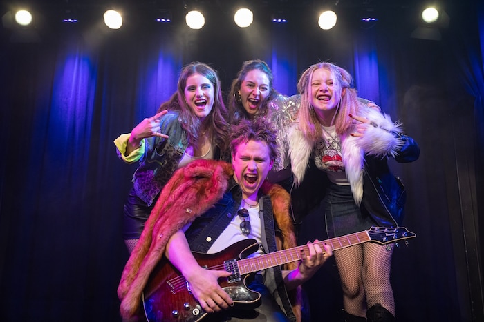 Egal ob als Solisten, Tänzer, Chorsänger oder als Musiker in der Showband: Knapp 150 Schüler ...
