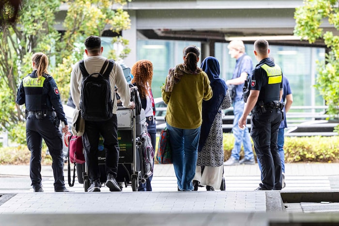 Die zehn Familien gehören zu den mehr als 2000 Afghanen, die in Pakistan in der Schwebe ...
