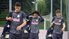 Die Koffer sind bei Adam Daghim (li.) schon lange gepackt.