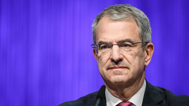 Laurent Freixe ist wegen seiner Beziehung zu einer Mitarbeiterin seinen Job als ...