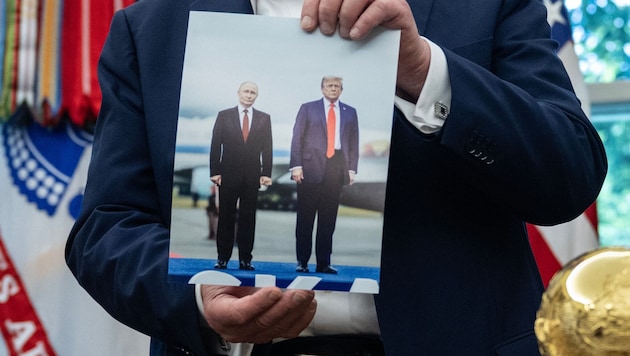 Trump zeigte jüngst stolz ein Bild von Putin und sich im Oval Office.