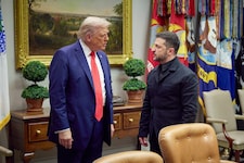 Trump und Selenskyj bei einem Treffen im Weißen Haus Mitte August