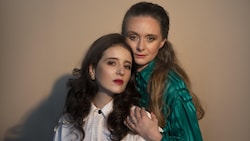 Ethel Merhaut (li.) und Gerti Drassl versprechen mit „Travestie der Liebe“ einen ...