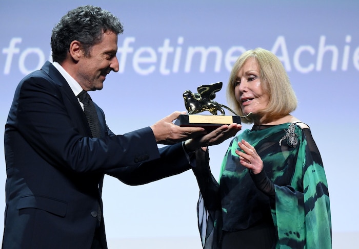 Kim Novak wurde mit dem Hitchock-Klassiker „Vertigo“ zum Star, kehrte Hollywood aber schon in ...