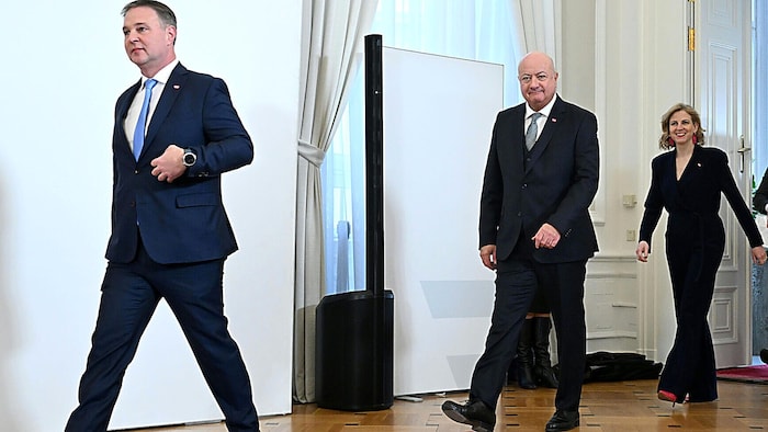 Der Aufschwung gelingt nicht. Die Bundesregierung gerät immer stärker unter Druck.