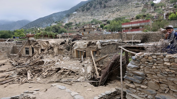 Das Beben der Stärke 6 hatte sich in der Nacht auf Montag in der Nähe der Großstadt Jalalabad im ...