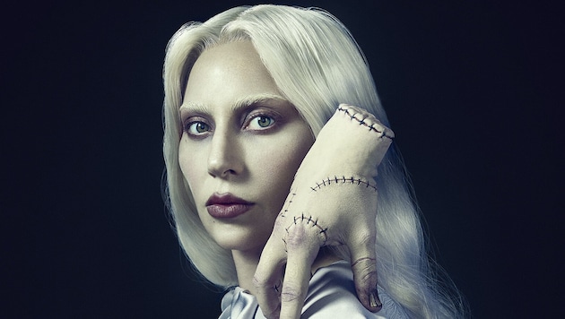 Lady Gaga verkörpert in „Wednesday“ die geheimnisvolle Lehrerin Rosamund Rotwood, die ein ...