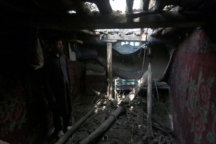 Beschädigte Straßen, anhaltende Nachbeben und die abgelegene Lage vieler Dörfer behindern die ...