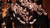 Hymne in Gebärdensprache mit einem Chor aus Japan