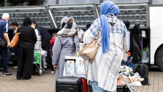 Die am Montag in Hannover-Langenhagen gelandeten afghanischen Staatsbürgerinnen und Staatsbürger