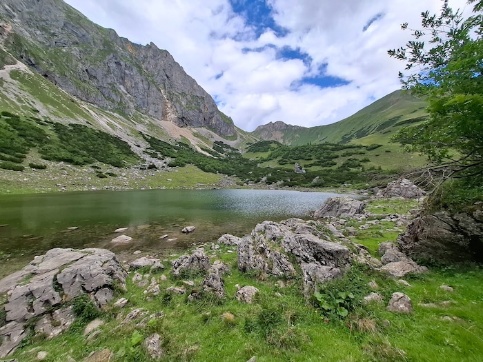 Der Krumpensee liegt am Weg zum Eisenerzer Reichenstein – ist aber auch einen Ausflug für sich ...