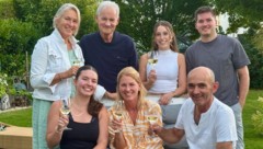 Golfprofi Markus Brier (vorne rechts) feierte in Nordirland seinen ersten Sieg auf der Legends ...