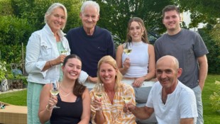 Golfprofi Markus Brier (vorne rechts) feierte in Nordirland seinen ersten Sieg auf der Legends ...