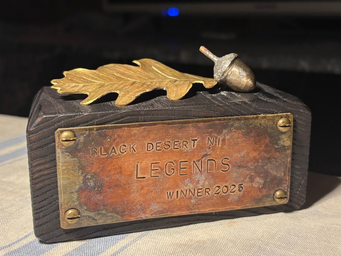 Diese kleine Holztrophäe mit einem vergoldeten Eichenblatt bekam Brier als Andenken an seinen ...