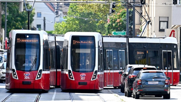 Gemeinsam mit Autos, Radfahrern und Fußgängern durch kurvige enge Gassen? Für viele ...
