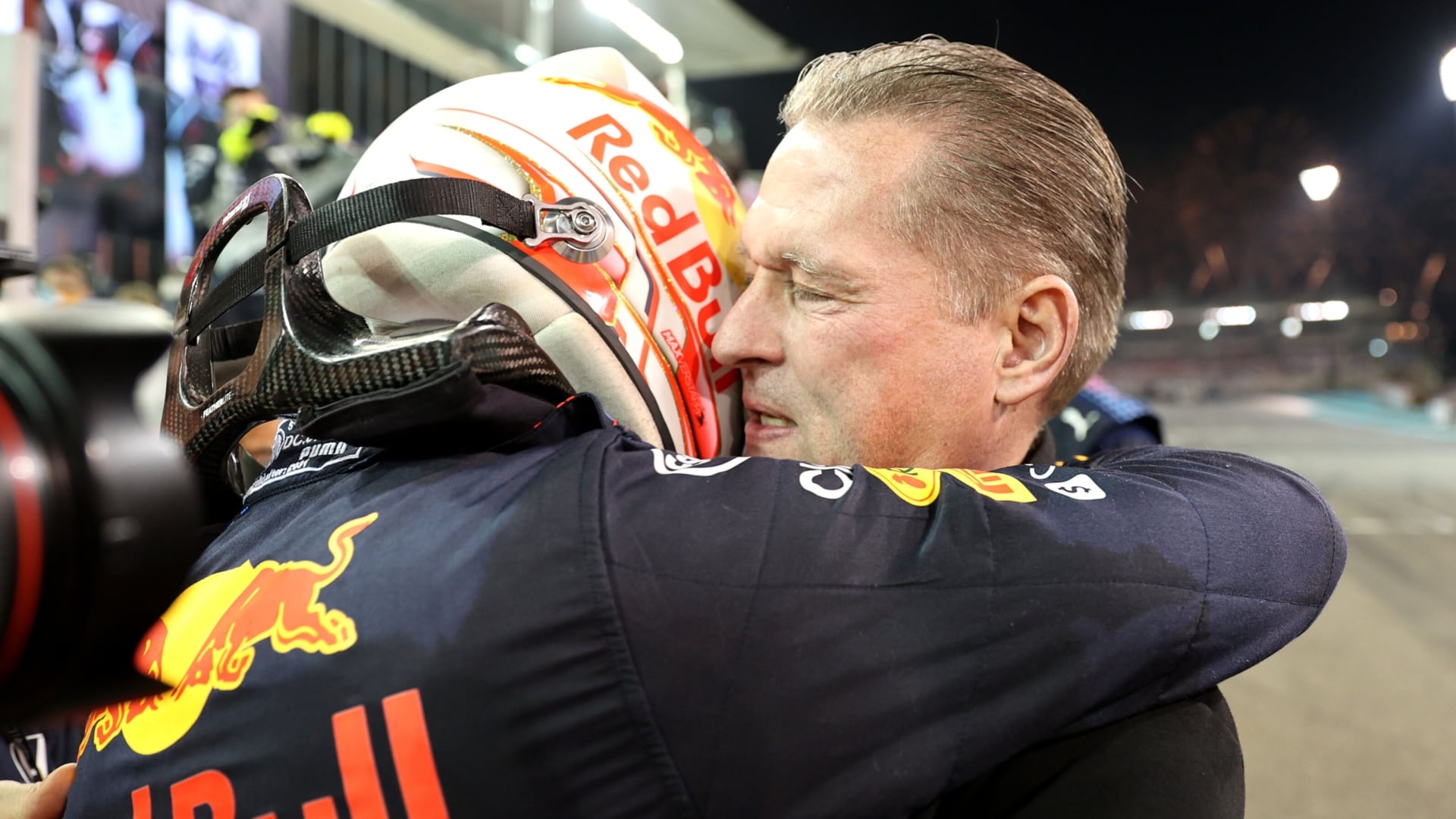 Luna Kitsune's elegant public persona