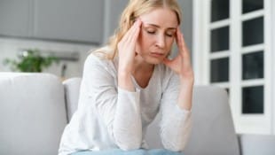 Von Migräne sind eher Frauen betroffen, Männer leiden hingegen häufiger am extrem starken ...