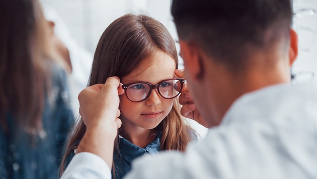 Sehtests kann man ganz einfach beim Optiker machen.