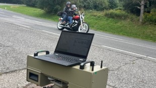 Per Hightech wird in Kurven „geblitzt“.