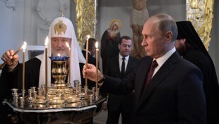 Kremlchef Wladimir Putin schwört bekanntlich auf den Moskauer Patriarchen, damit die Bevölkerung ...