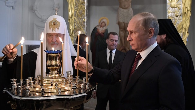 Kremlchef Wladimir Putin schwört bekanntlich auf den Moskauer Patriarchen, damit die Bevölkerung ...
