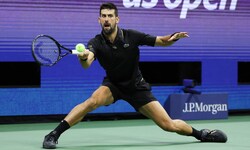 Novak Djokovic zieht ins Halbfinale ein.