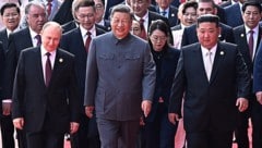 Russlands Präsident Wladimir Putin und der nordkoreanische Machthaber Kim Jong Un im ...