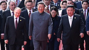 Russlands Präsident Wladimir Putin und der nordkoreanische Machthaber Kim Jong Un im ...