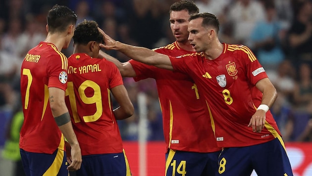 Aymeric Laporte (2. von re.) sollte eigentlich nach Bilbao wechseln. Doch die Dokumente trafen ...