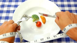 Schonkost mit wenig Essen gleichzusetzen, bedeutet oft Vitamin- und Nährstoffmangel.