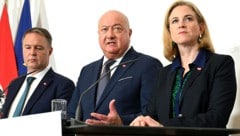Bundeskanzler Christian Stocker, Vizekanzler Andreas Babler und Außenministerin Beate ...