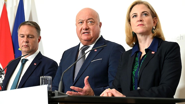 Bundeskanzler Christian Stocker, Vizekanzler Andreas Babler und Außenministerin Beate ...