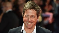 Heute lieber grantig statt romantisch: Hugh Grant feiert seinen 65. Geburtstag. 