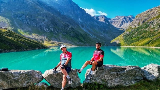 Der Kartell-Stausee auf 2000 Meter mit türkisblauem Wasser.