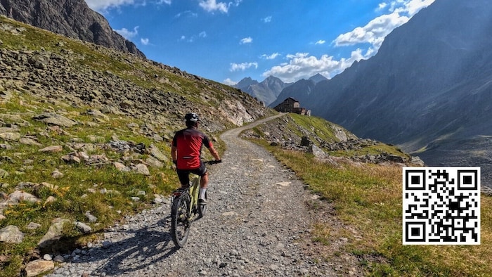 Franz Posch hat das Ziel, die Darmstädter Hütte, vor Augen.