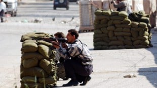 Im Irak kämpfen die Sicherheitskräfte noch immer mit „leichtem Gerät“ gegen IS-Terroristen und ...