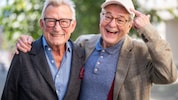 Erwin Steinhauer gratulierte seinem Freund Heinz Marecek.