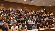Ein Hörsaal als Jobbasar: 200 Flüchtlinge informierten sich bei der ÖIF-Karriereplattform.