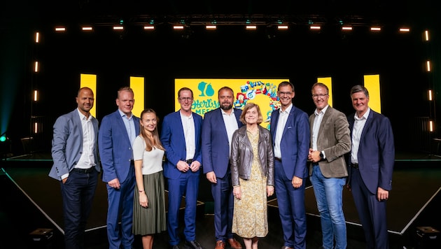 Neben den Mitgliedern der Landesregierung strömten am Mittwoch auch zahlreiche Besucher zur ...