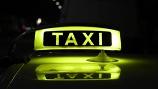 Wilde Taxifahrt in Wien: 18-Jährige erbricht, pöbelt und landet im Polizeiarrest. (Symbolbild)