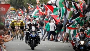 Die Palästina-Demos stören die Vuelta täglich.